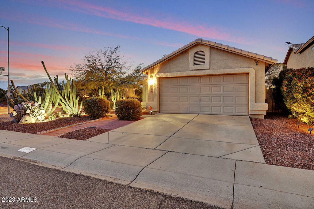 Property Photo:  2204 E Kelton Lane  AZ 85022 