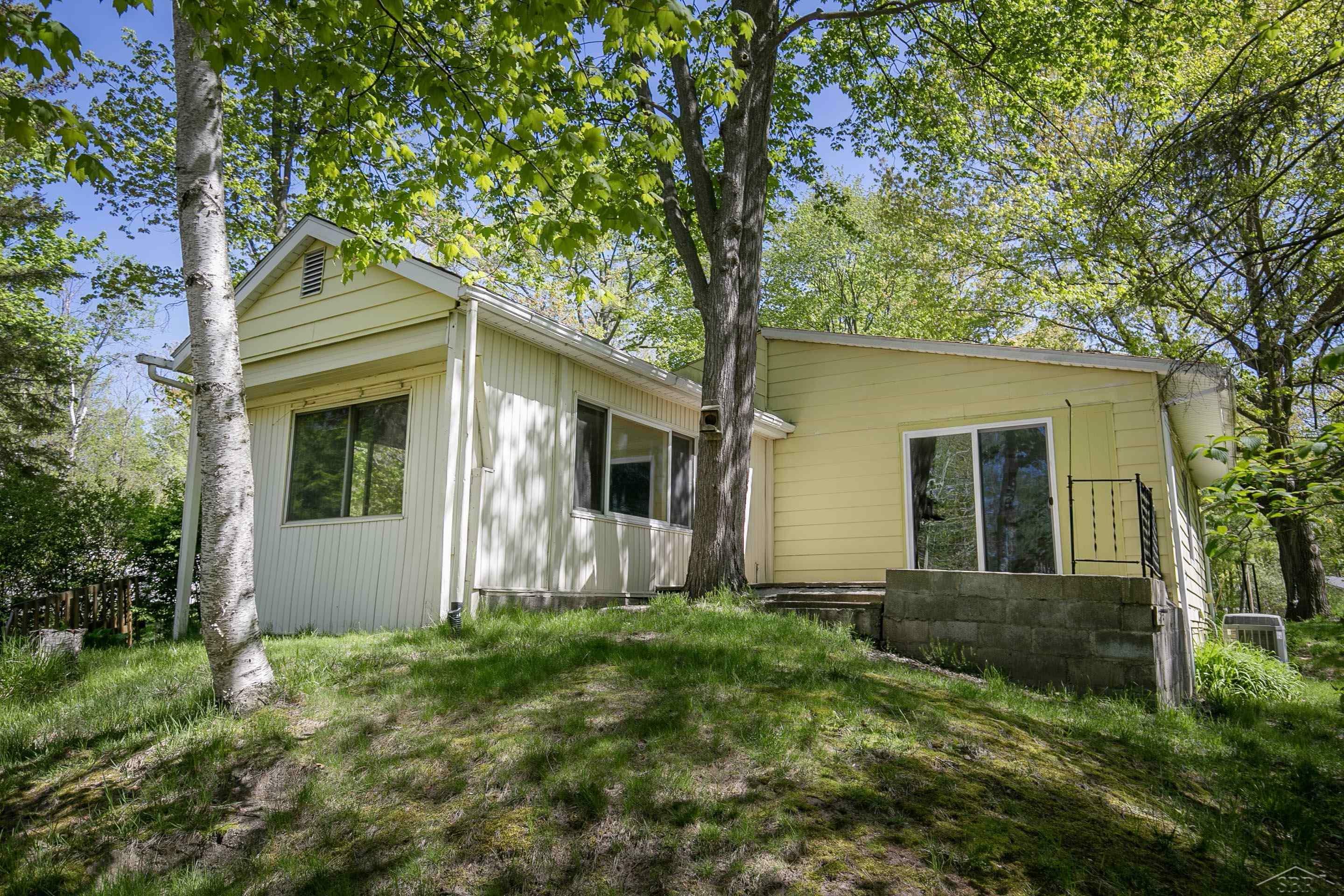 Property Photo: 836 Poquonnock Dr MI 48628