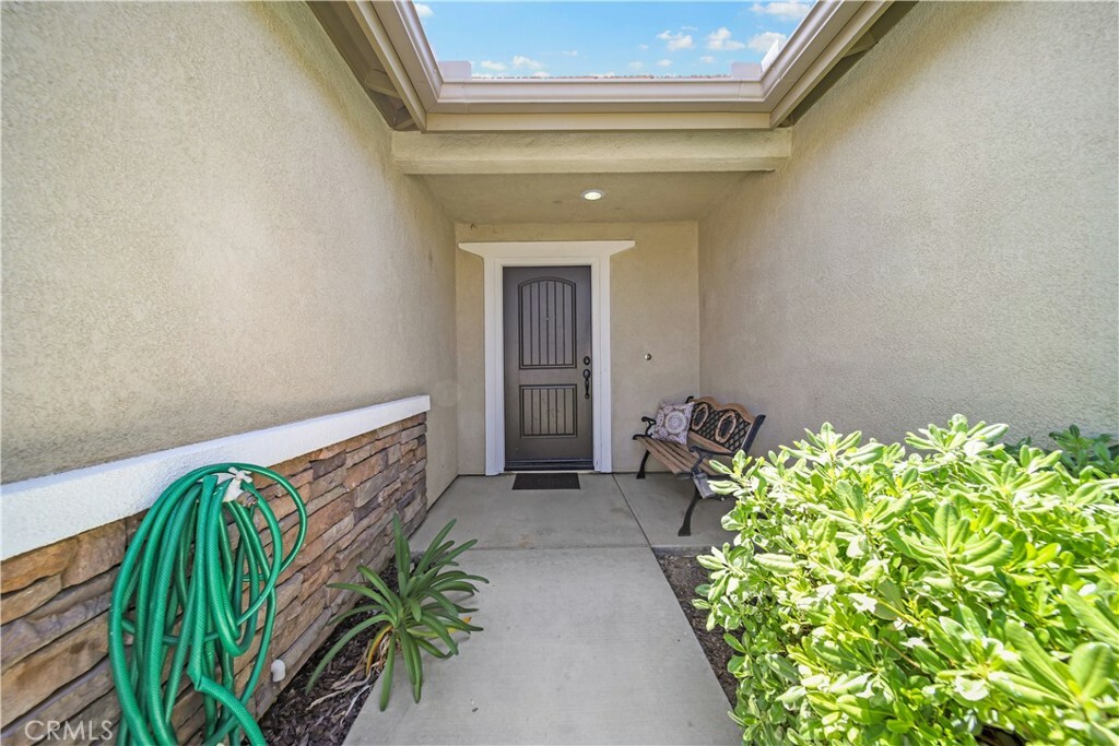 Property Photo:  281 Fieldrush Street  CA 92543 