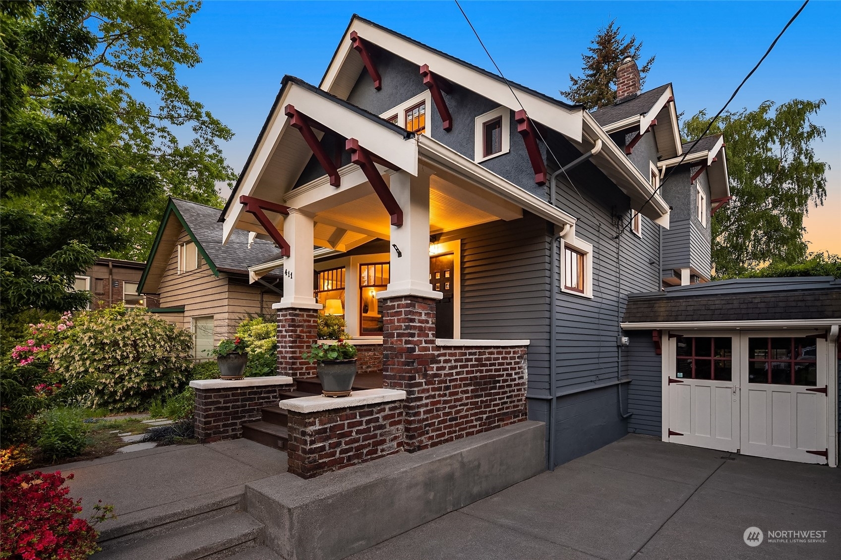 Property Photo:  411 W Lee Street  WA 98119 