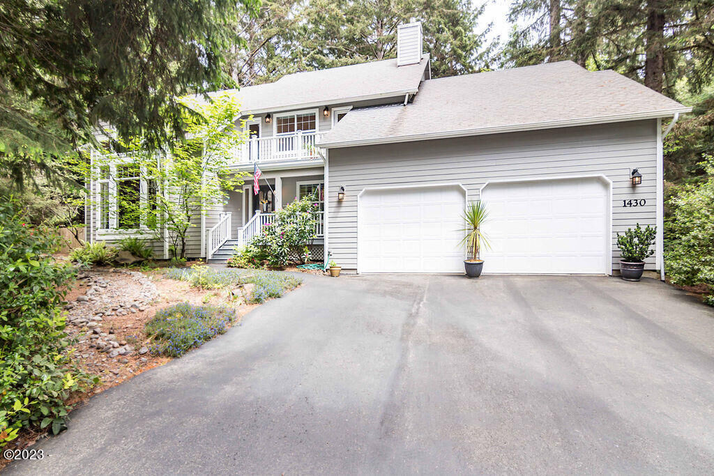 Property Photo:  1430 SW Walking Wood  OR 97341 