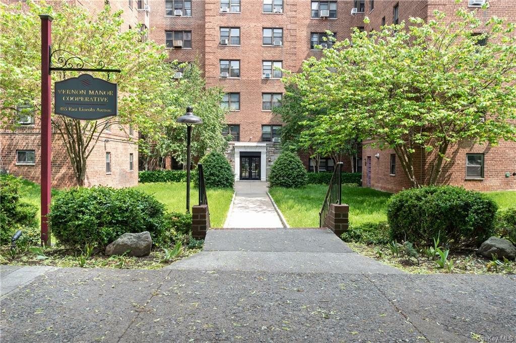 Property Photo:  485 E Lincoln Avenue 606  NY 10552 