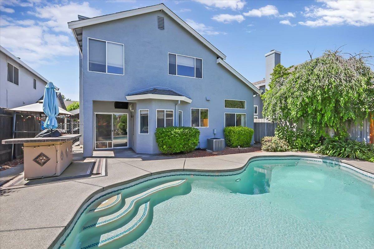 Property Photo: 8609 Longspur Way CA 95843