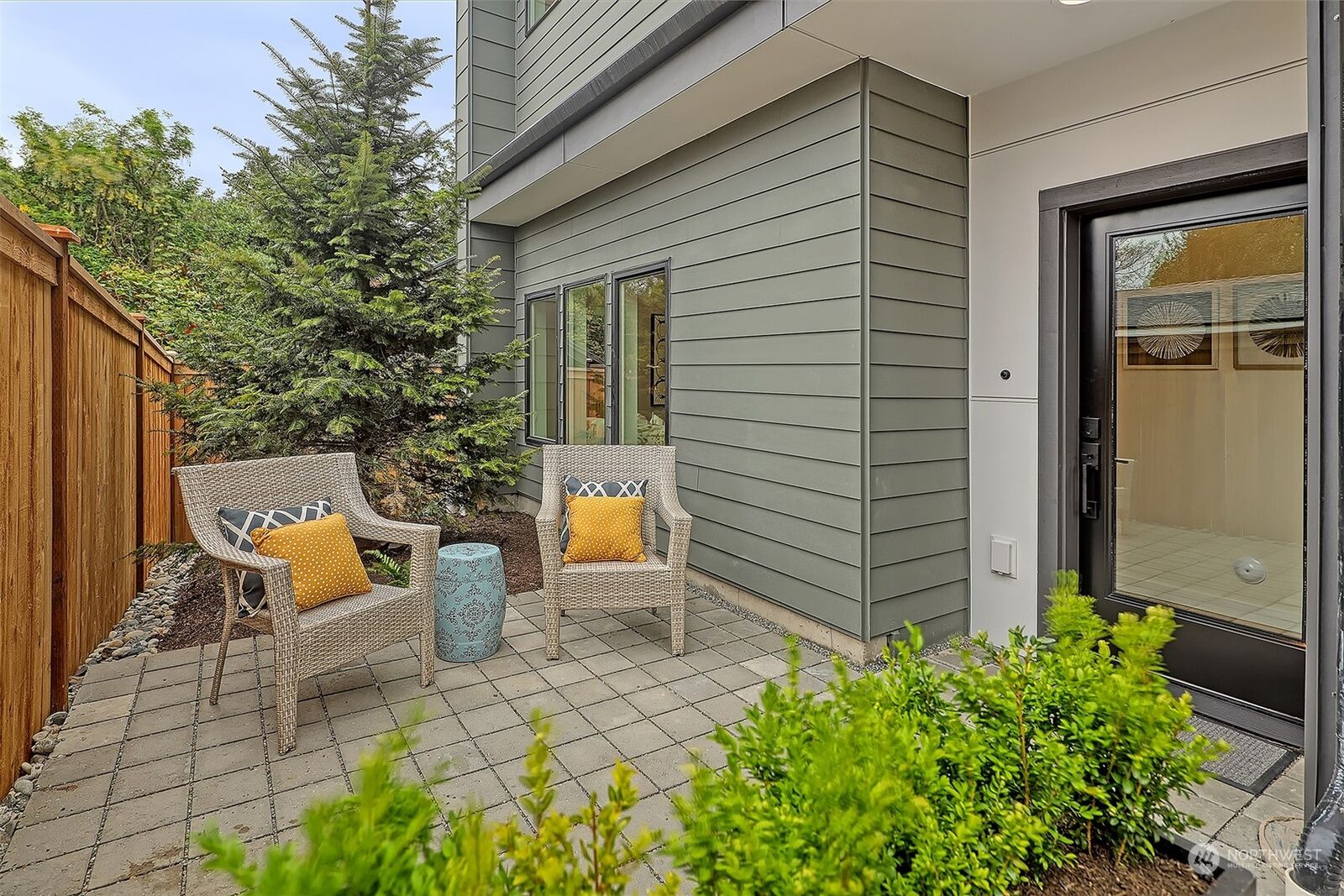 2 bed Seattle home for sale 3727 Wallingford Avenue N, Seattle, WA 98103