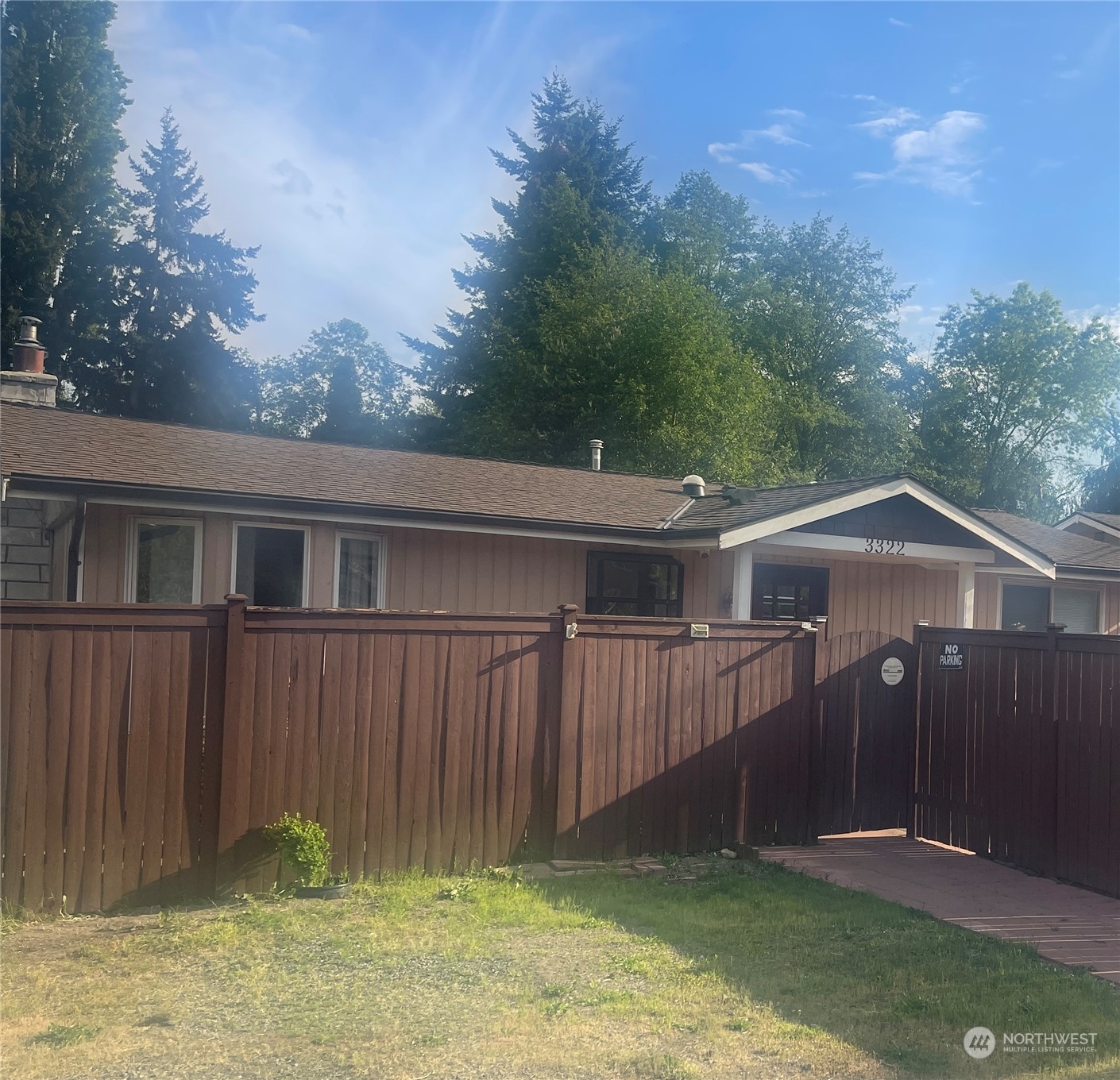 Property Photo:  3322 Larch Way  WA 98036 