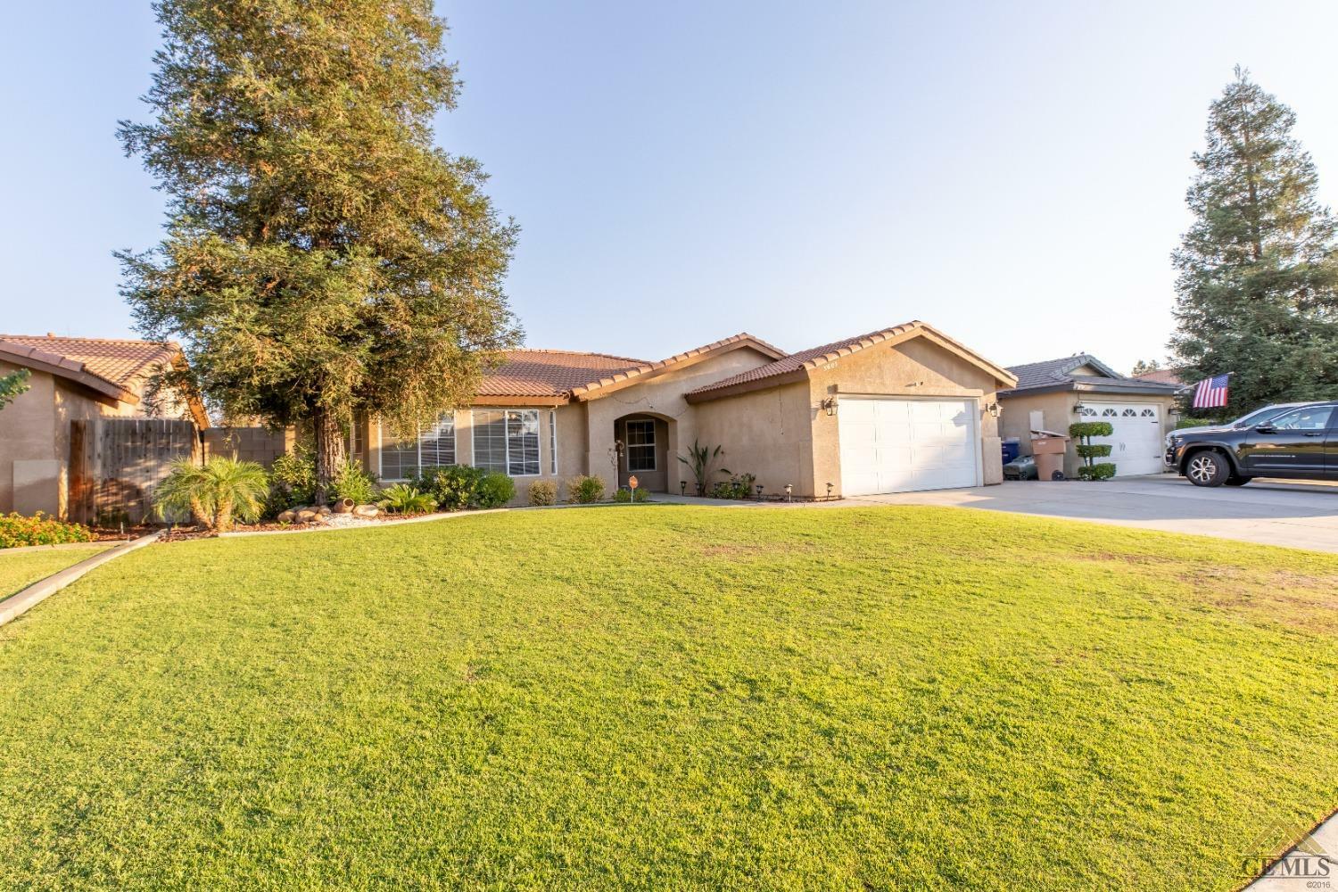 Property Photo:  5605 Moraga Court  CA 93308 