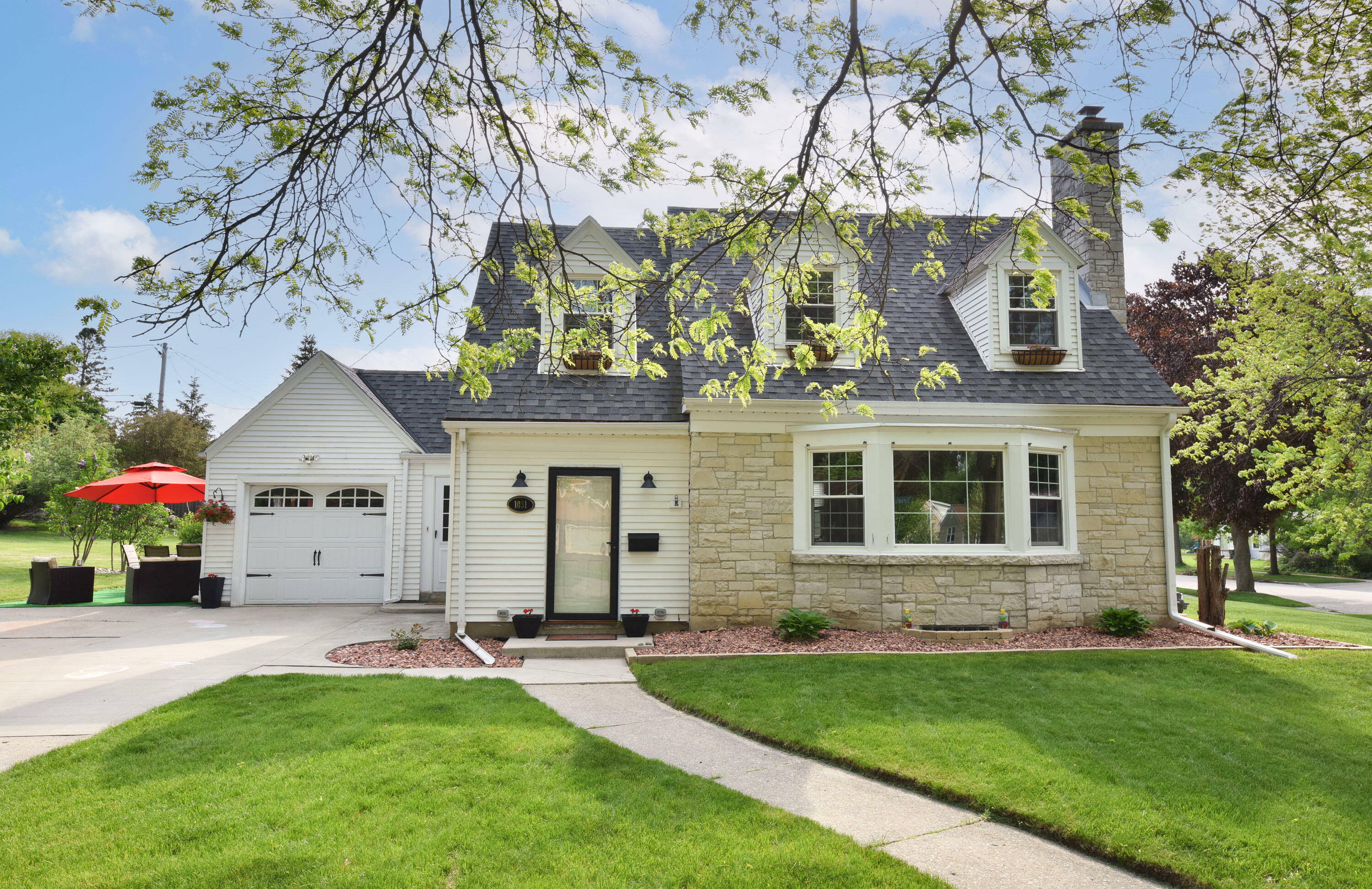 Property Photo: 1031 Sunset Dr WI 53095