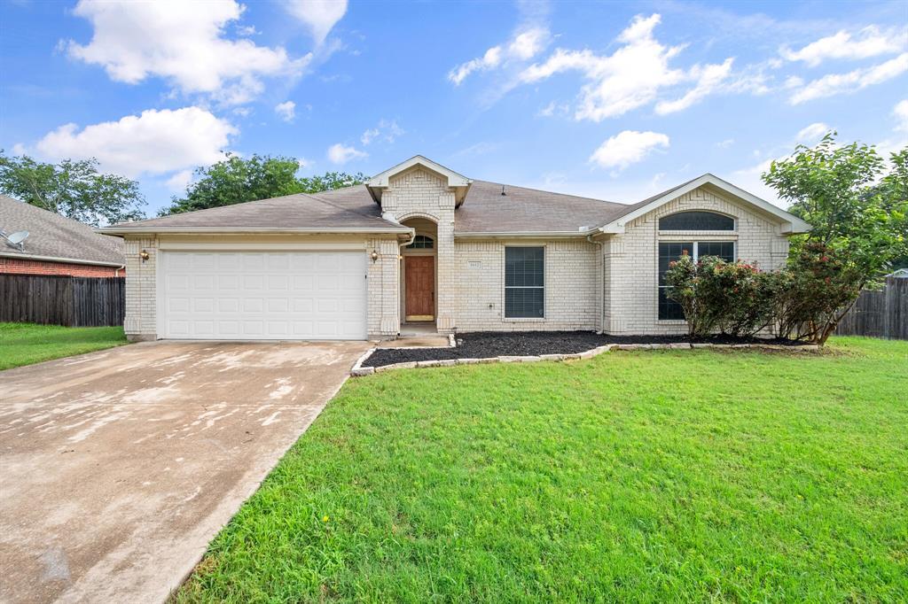 Property Photo: 1612 Wintercrest Road TX 75052