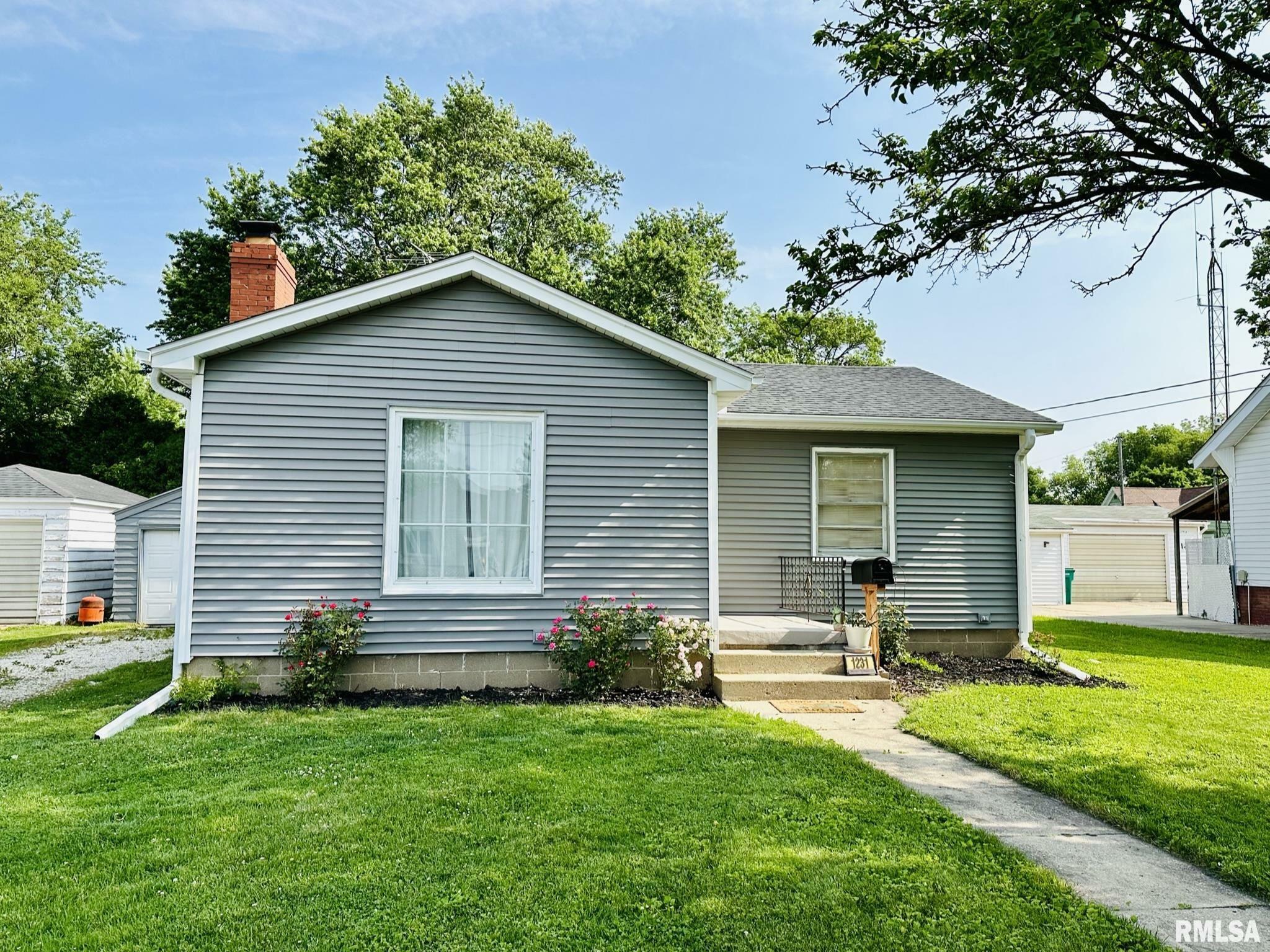 Property Photo: 1231 W North Street IL 61401