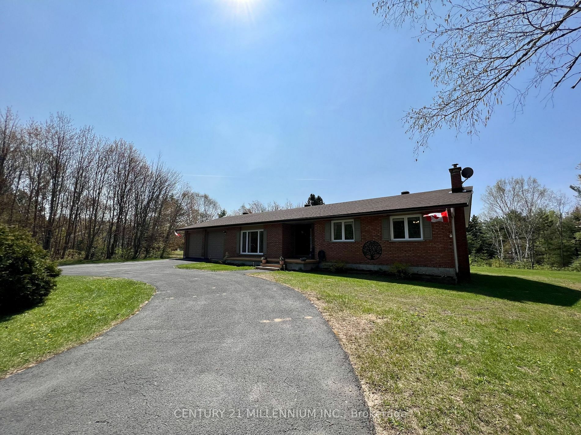 Property Photo: 5 Gregory Dr ON P1B8G3