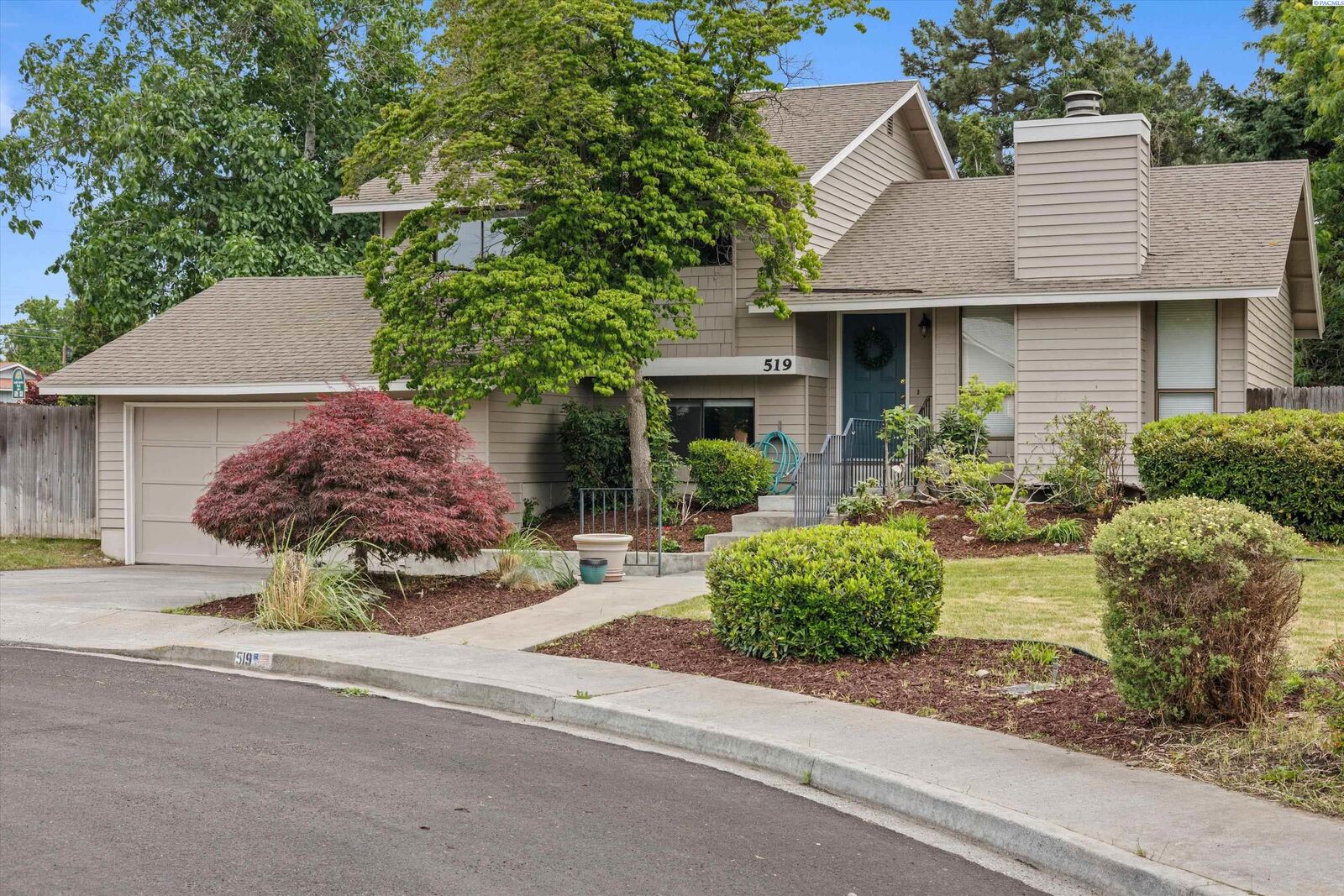 Property Photo:  519 Singletree Ct  WA 99354 