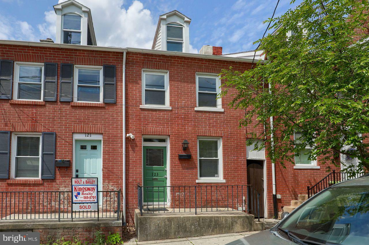 Property Photo:  123 E Vine Street  PA 17602 