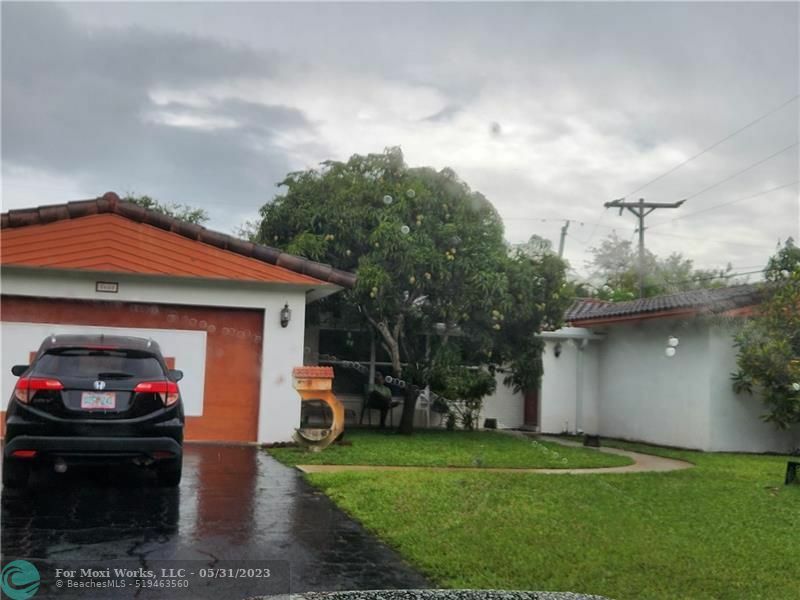 Property Photo:  5660 SW 3rd Ct  FL 33317 