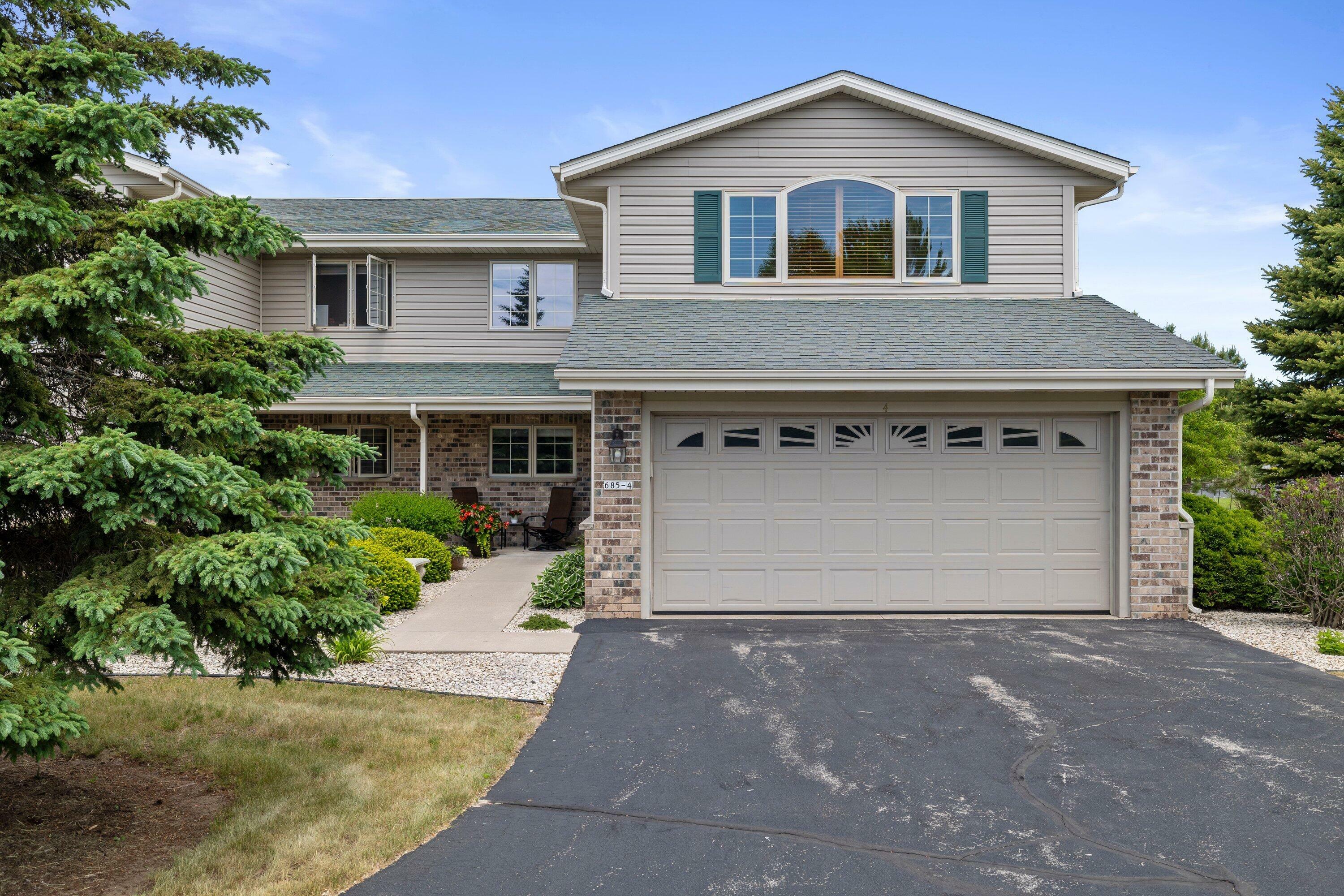 Property Photo: 685 Stoney Creek Ct 4 WI 53095