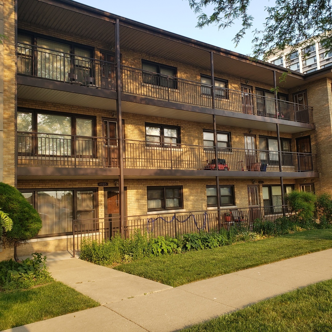 Property Photo: 4805 N Harlem Avenue 1 IL 60656