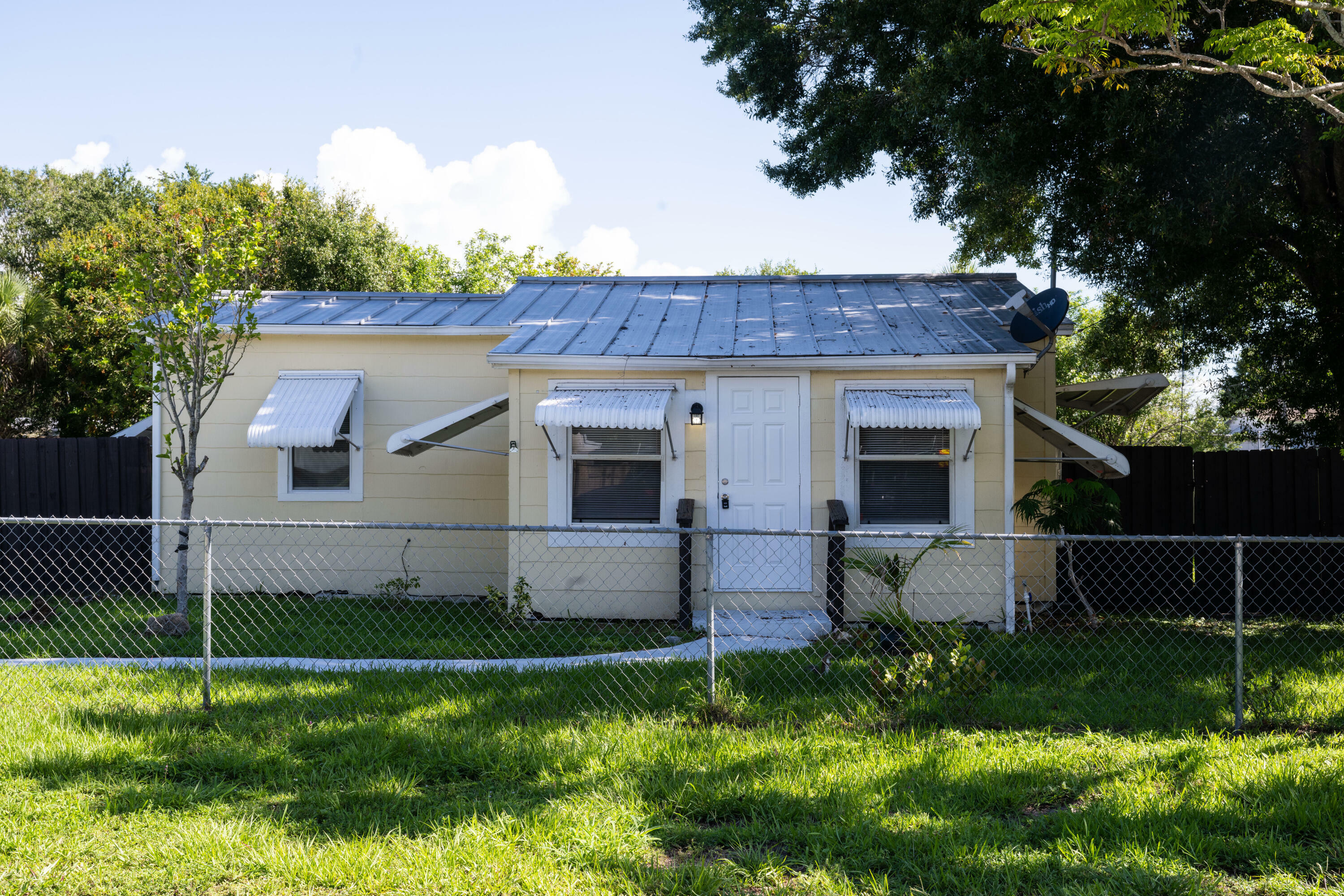 Property Photo:  406 Palm Avenue  FL 34982 