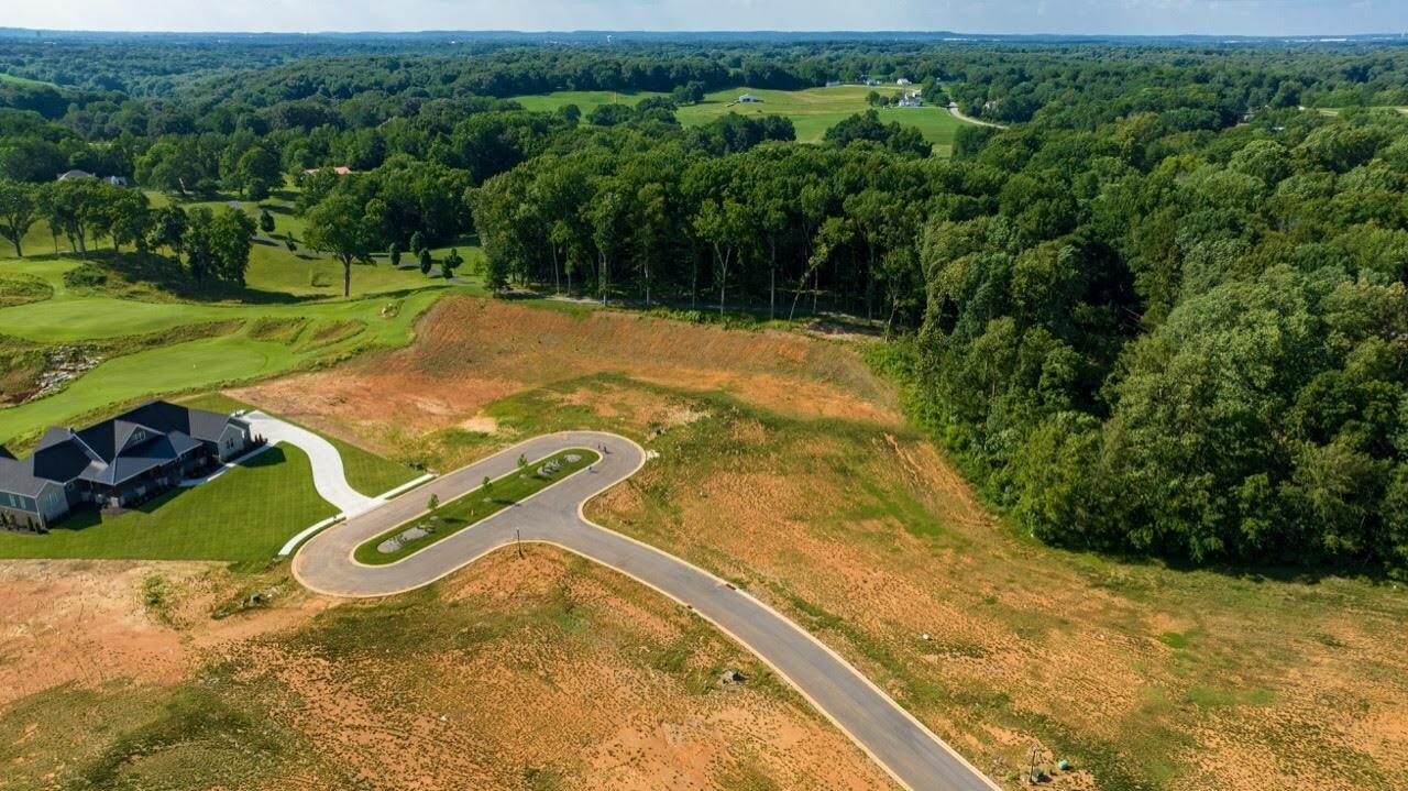 Property Photo: 282 Three Par Court Lot 14-6 Olde Stone KY 42103
