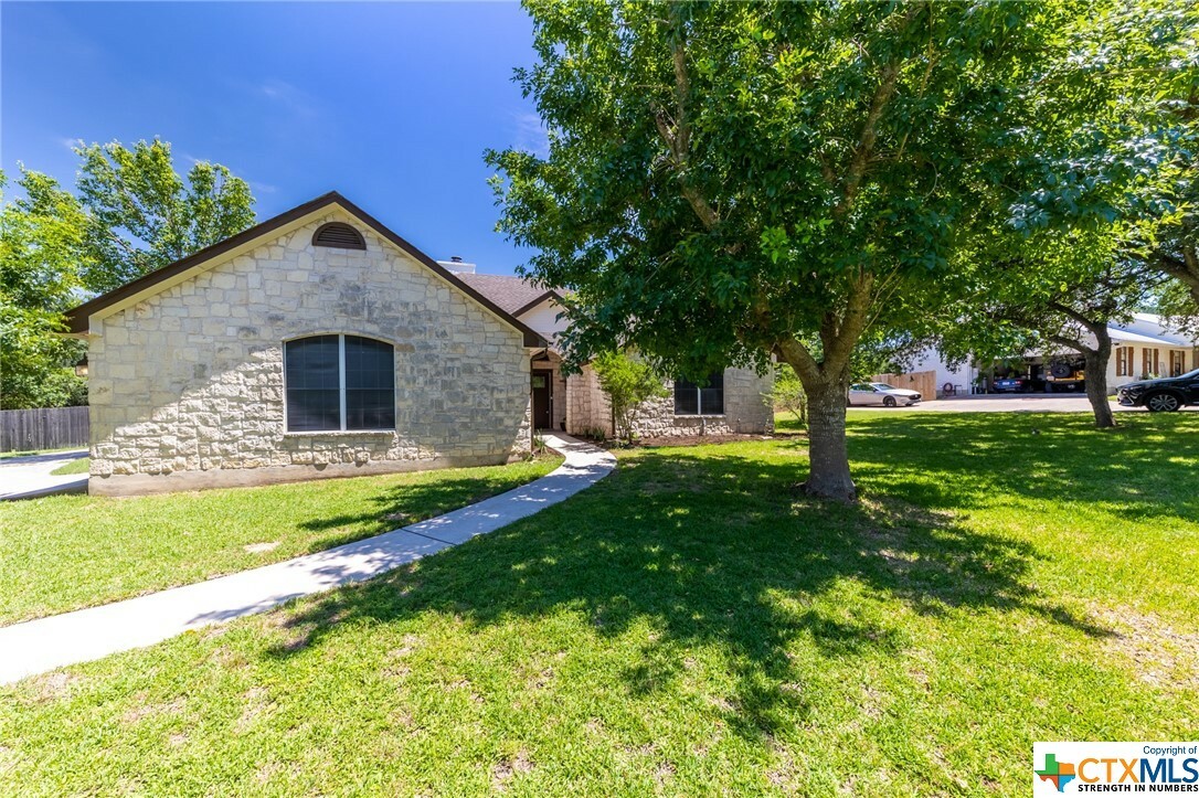 Property Photo:  203 Ash Drive  TX 78610 