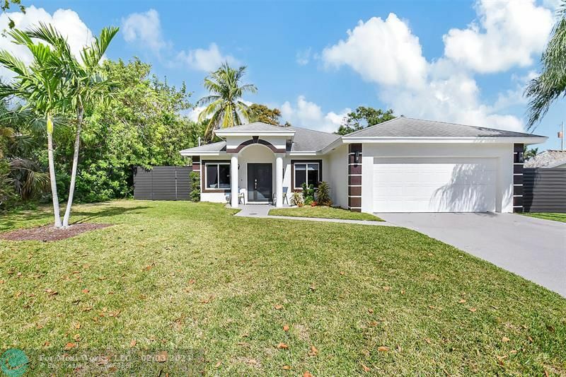 Property Photo:  325 SW 14th Ave  FL 33435 