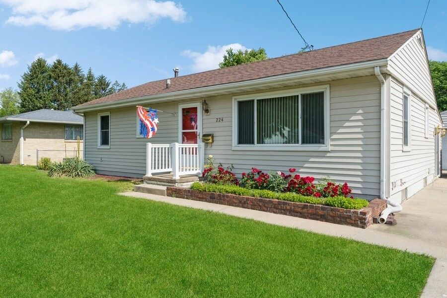Property Photo:  224 E Thornton Avenue  IA 50315 