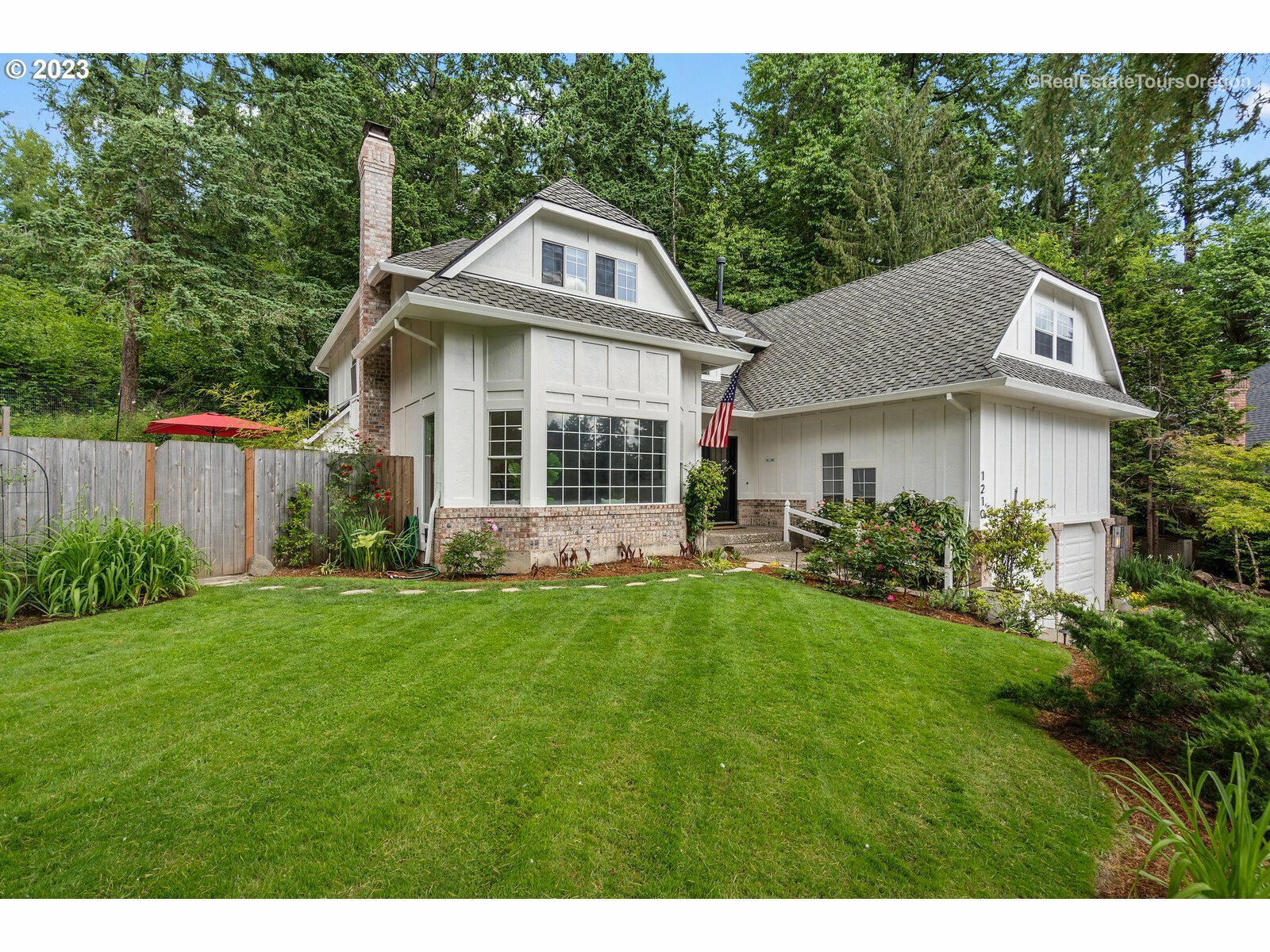 Property Photo: 1210 Stonehaven Ct OR 97068