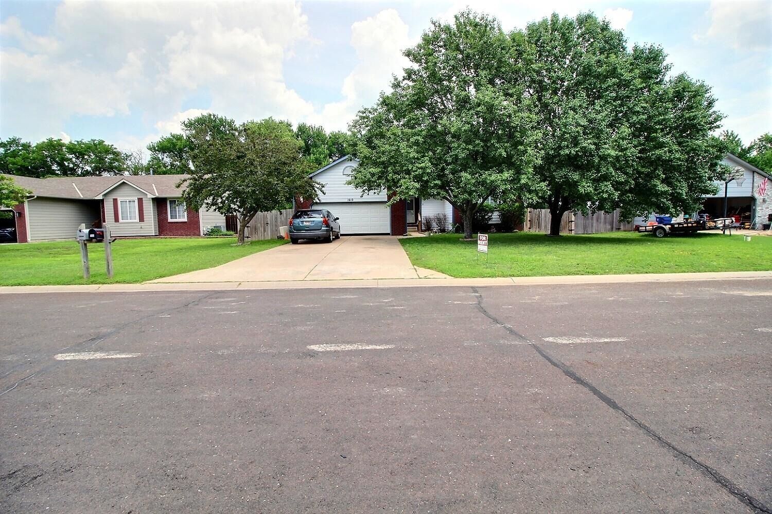Property Photo: 1010 N Park Rd KS 67133