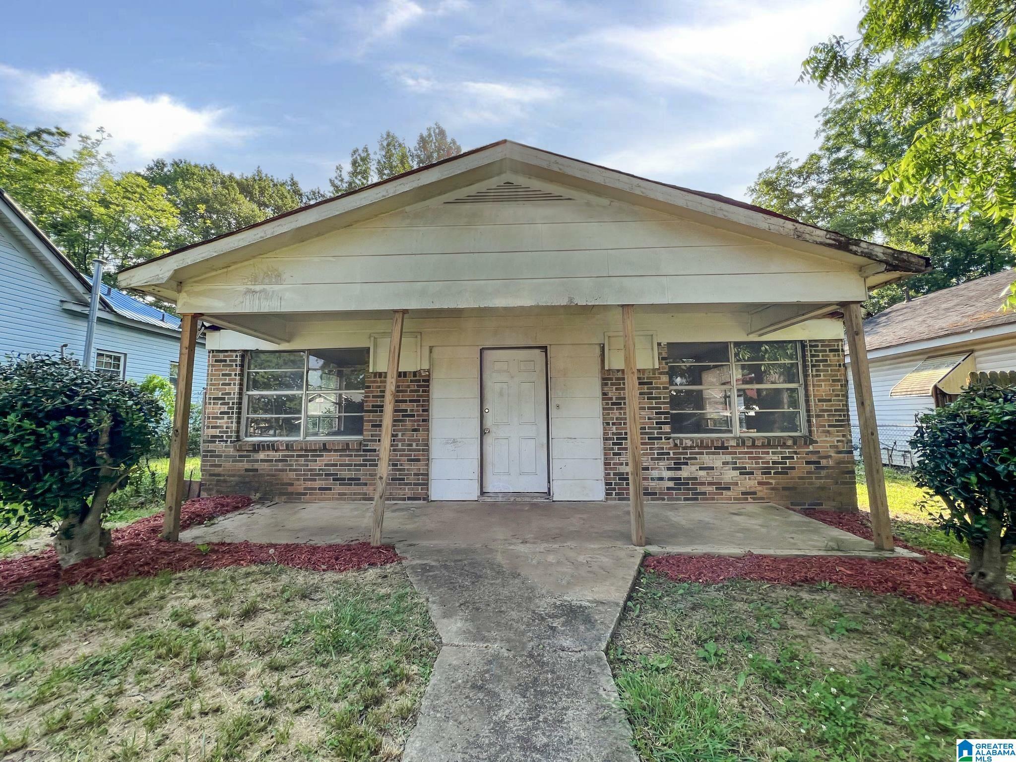 Property Photo:  2209 Walnut Avenue  AL 36201 