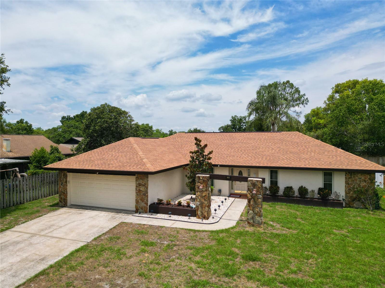 Property Photo:  935 Hillrise Drive  FL 33510 