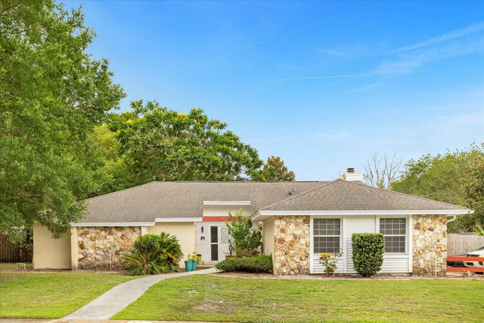 Property Photo: 2716 Derbyshire Road FL 32751