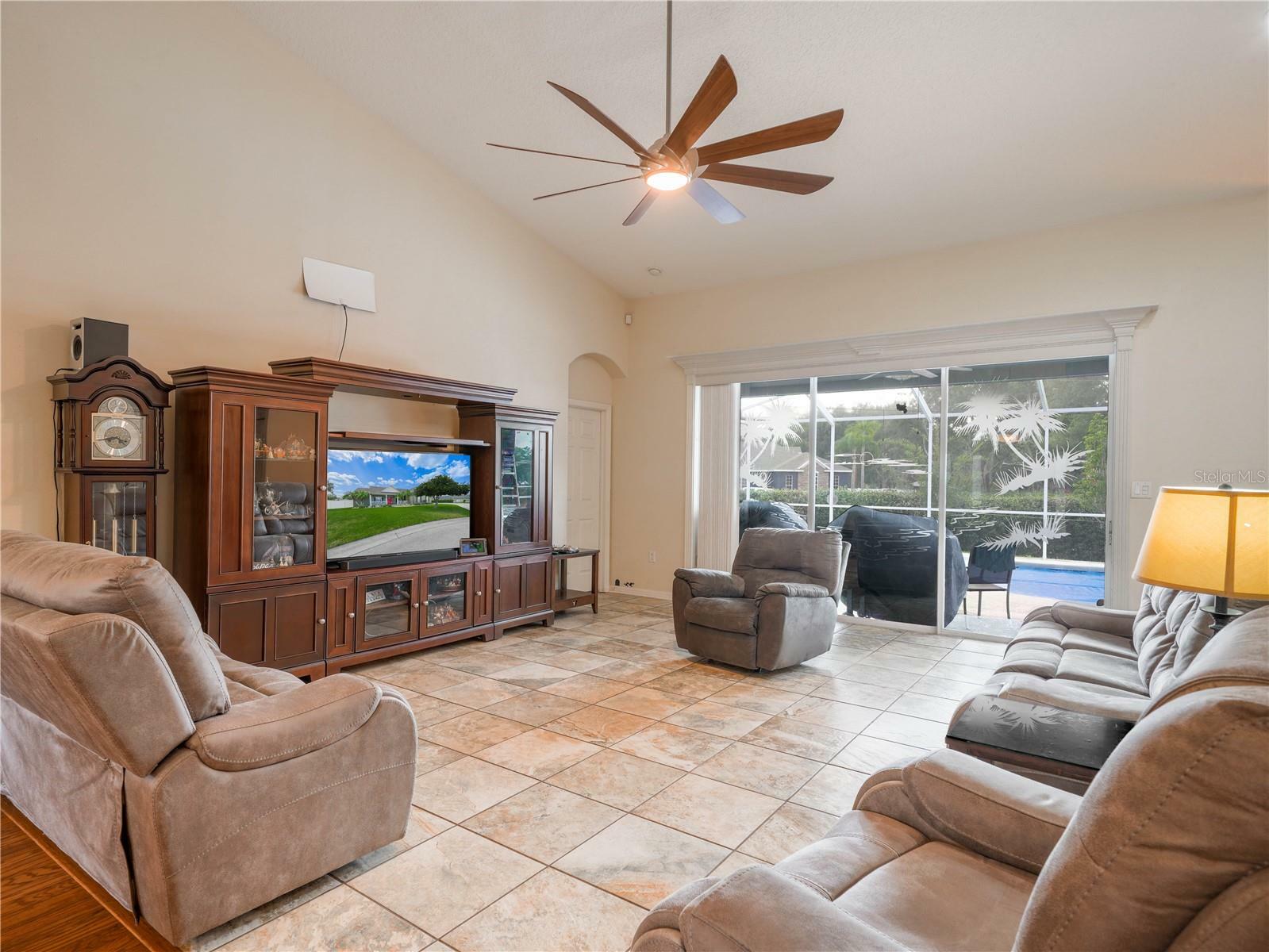 Property Photo:  1501 Smyrna Place  FL 33563 