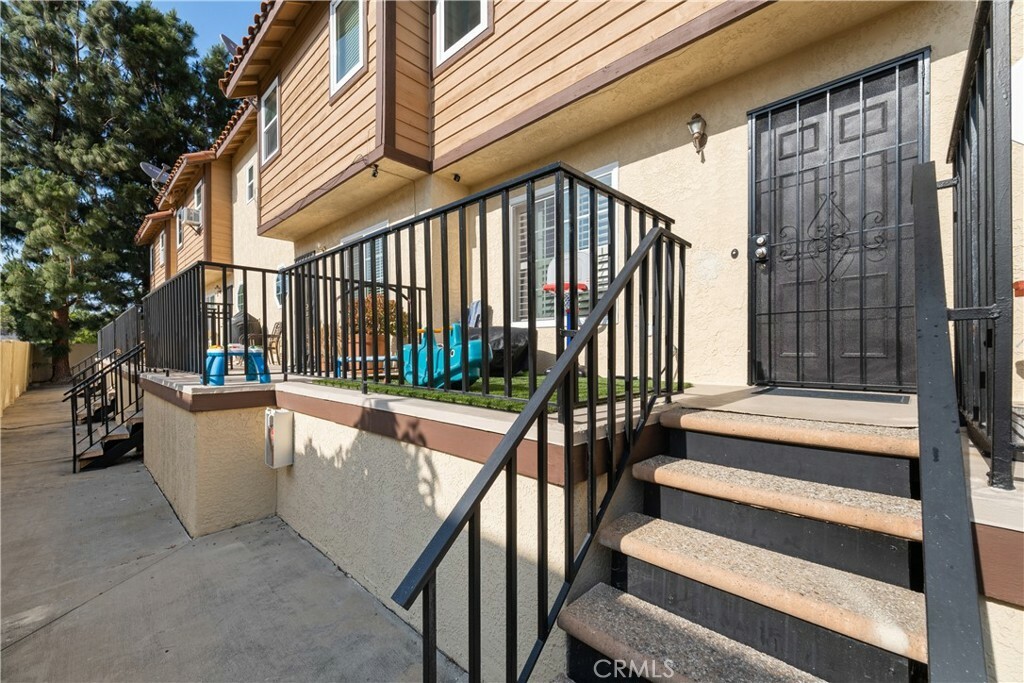 Property Photo:  629 E 219th Street 7  CA 90745 