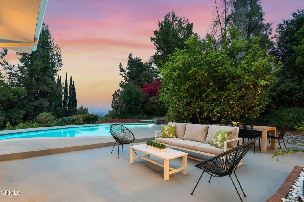 Property Photo: 4920 Tarzana Woods Drive CA 91356