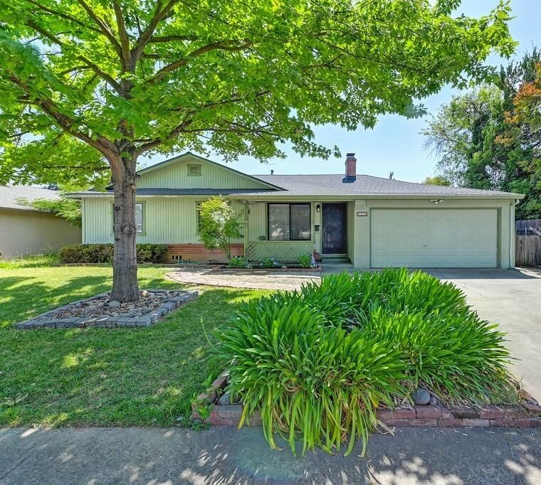 Property Photo: 2240 Maxine Way CA 95670