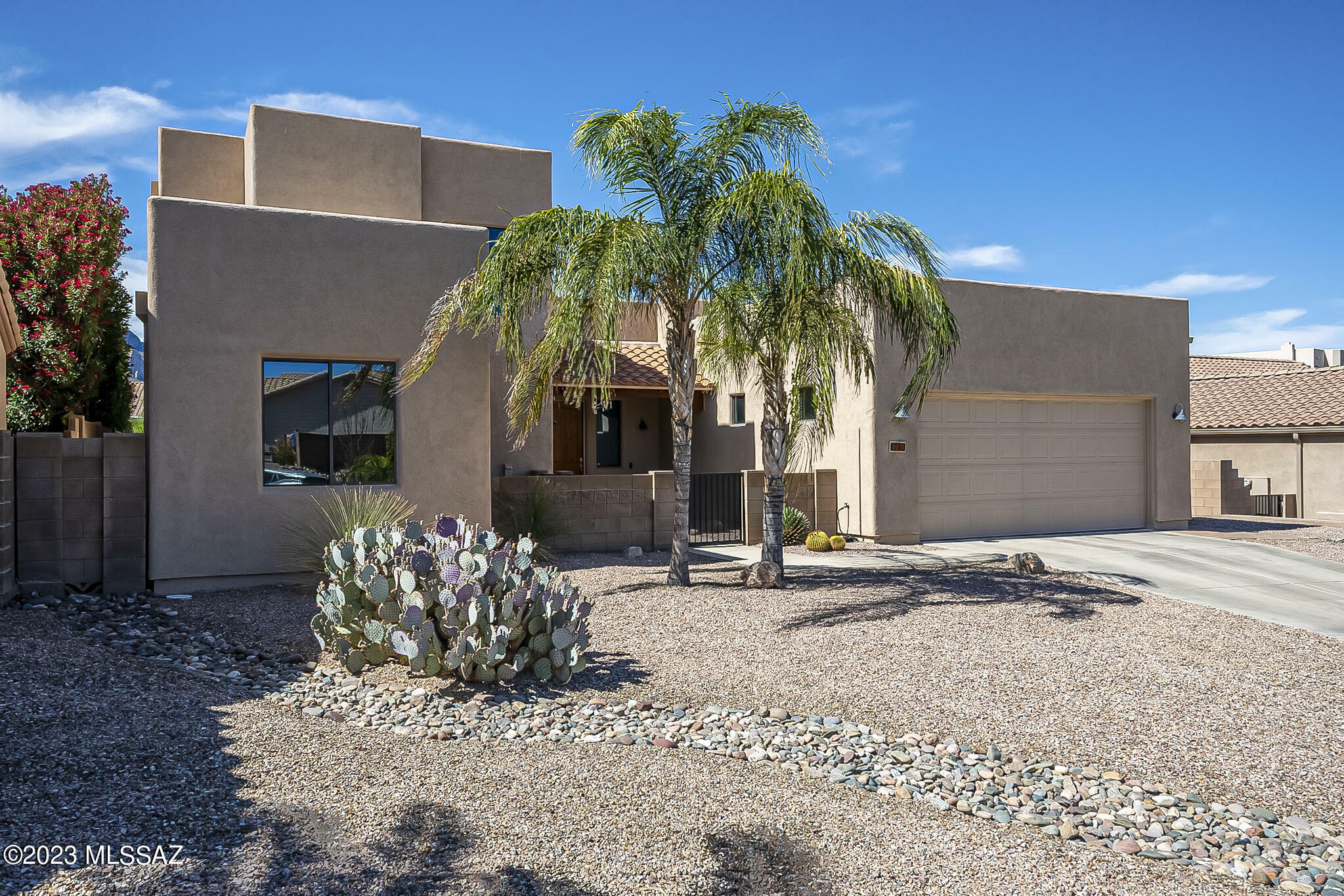 Property Photo: 1710 E Moonshroud Drive AZ 85737