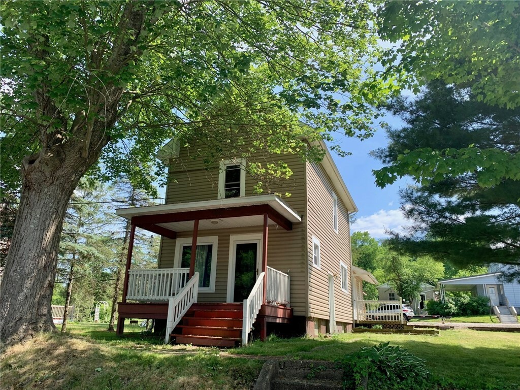 Property Photo:  4 Beech Street  PA 16153 