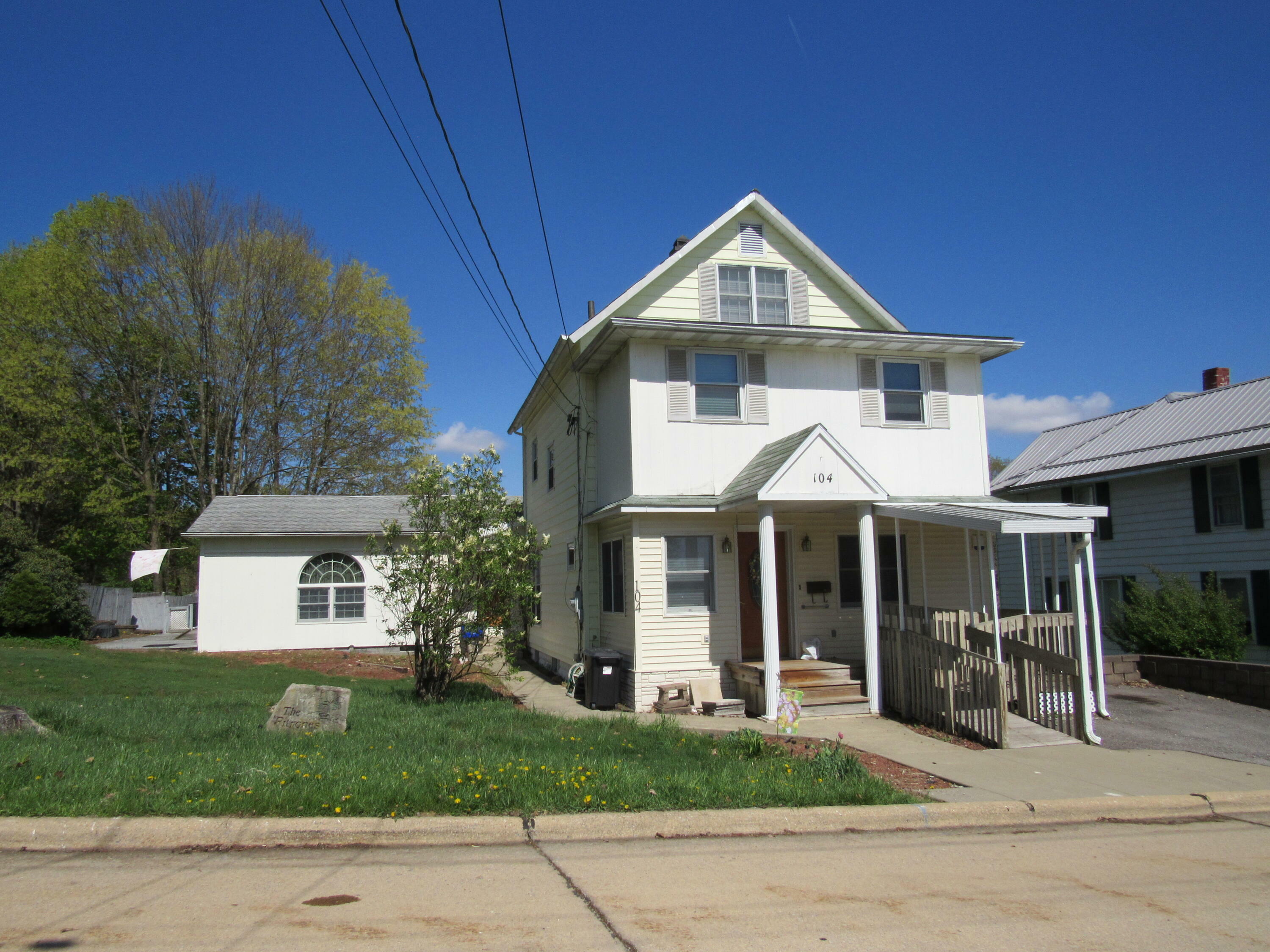 Property Photo:  104 Simmons St  PA 15801 