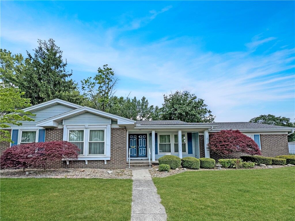 Property Photo:  416 Crescent Drive  IL 61938 