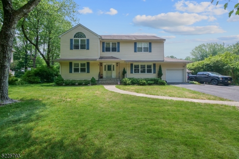 Property Photo:  6 Phyllis Pl  NJ 07869 