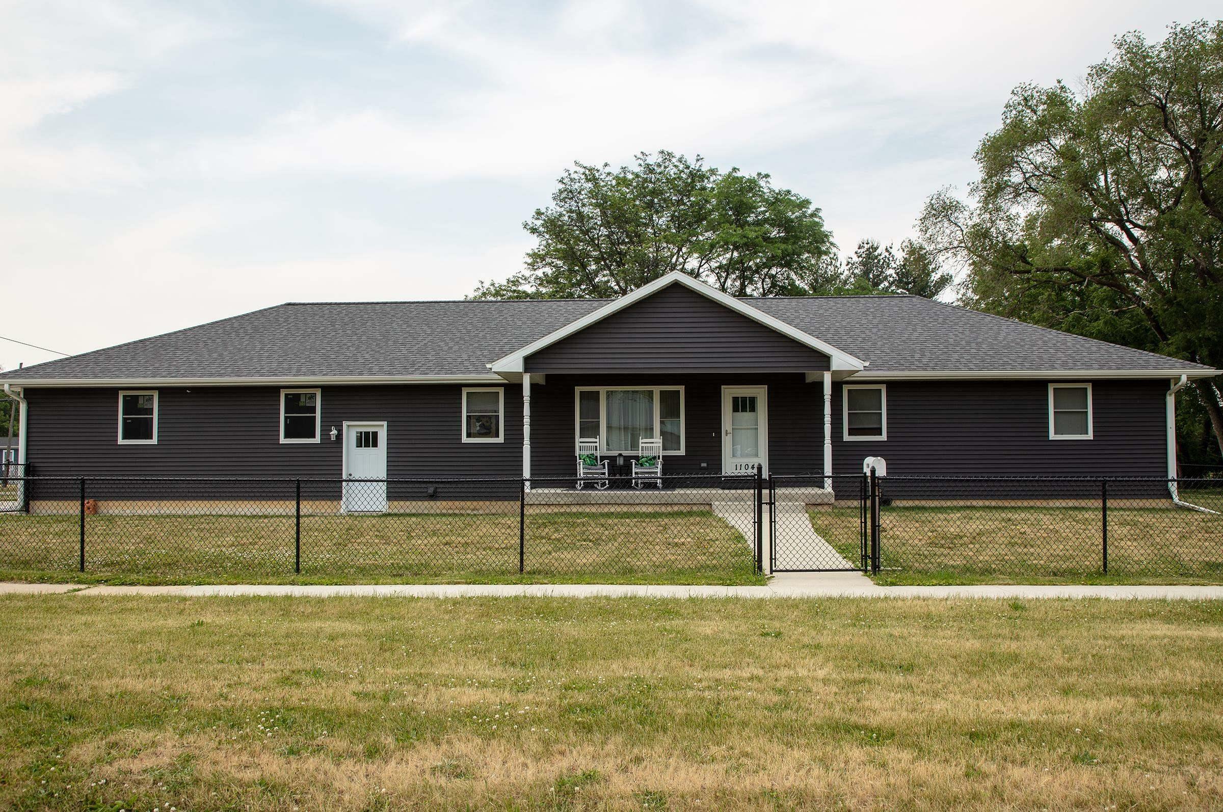 Property Photo:  1104 W Charles  IA 50662 