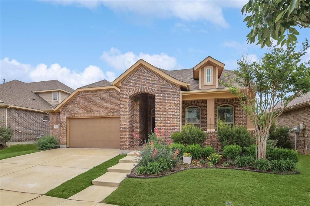 Property Photo:  320 Gannet Trail  TX 76226 