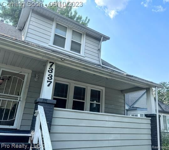 Property Photo:  7337 Dacosta  MI 48239 