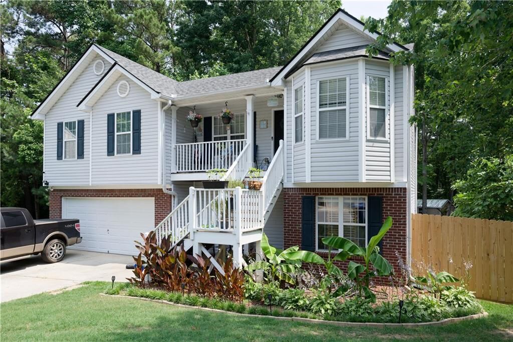 Property Photo: 104 Bainbridge Court GA 30132