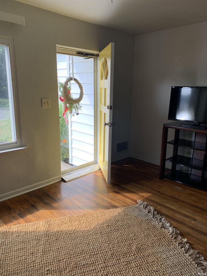 Home for sale in Evansville 1518 Macarthur Drive, Evansville, IN 47714