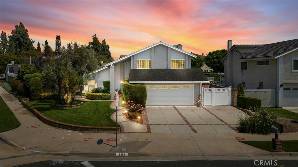 Property Photo:  2118 Ipsen Way  CA 92870 