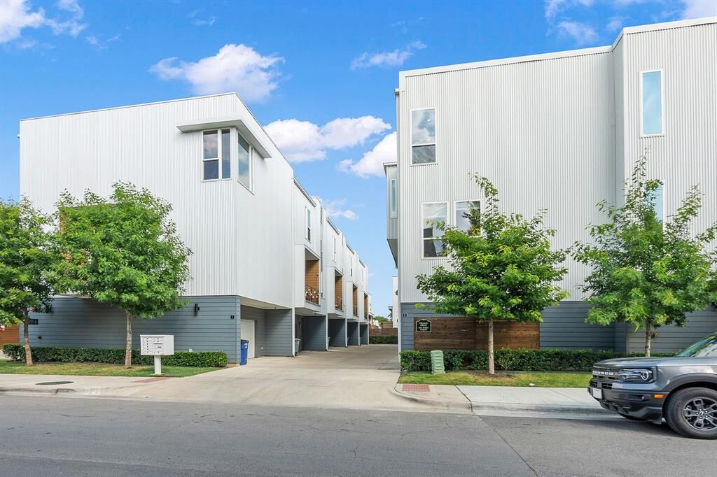 Property Photo: 3816 San Jacinto Street 304 TX 75204
