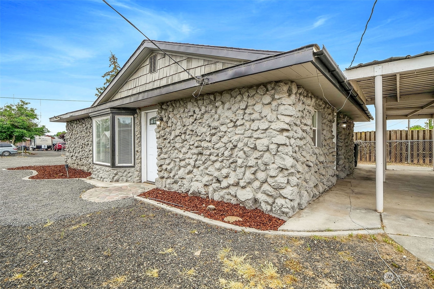 Property Photo:  2136 W Willow Street  WA 98837 