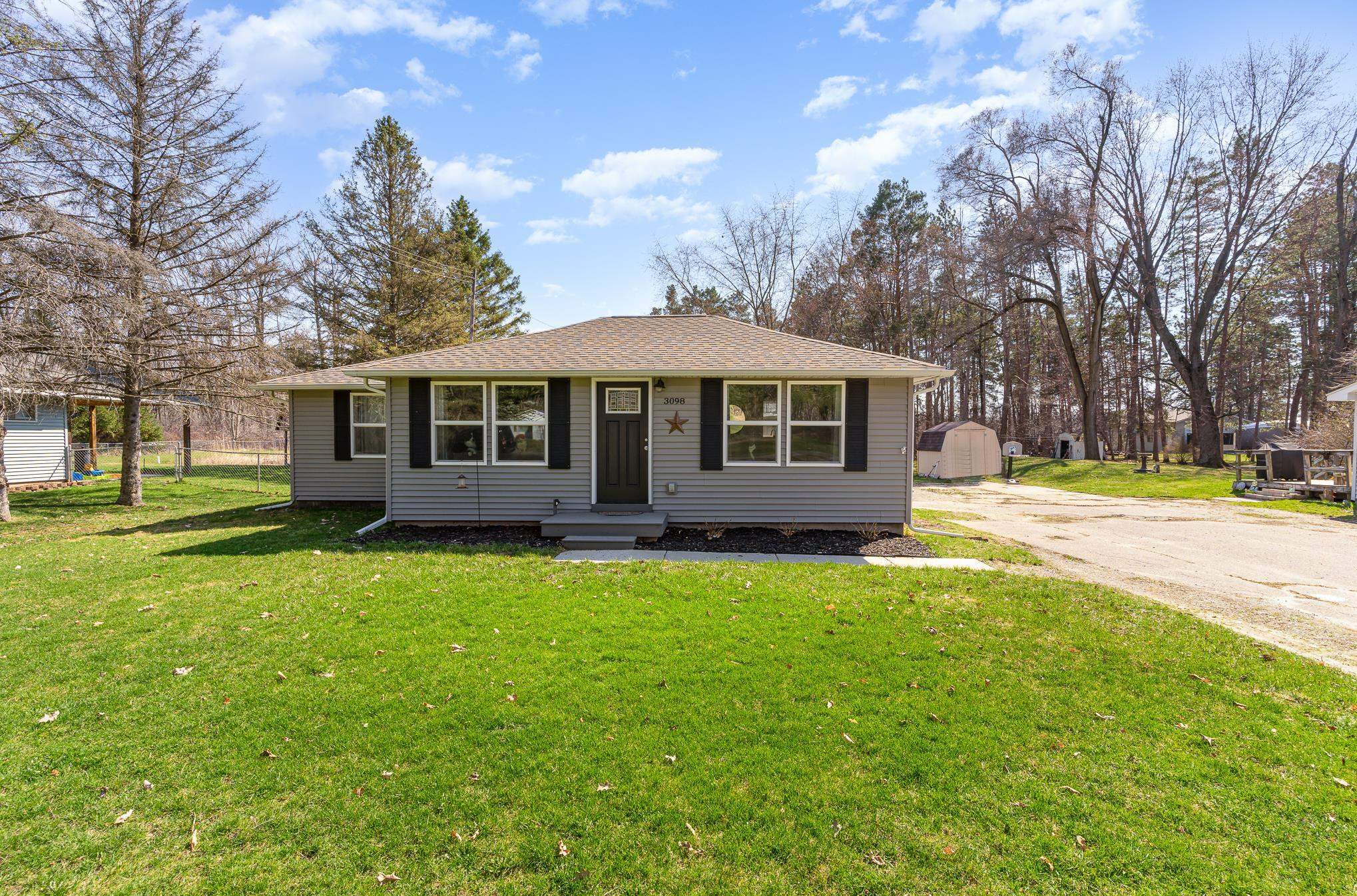 Property Photo:  3098 E Miller  MI 48640 