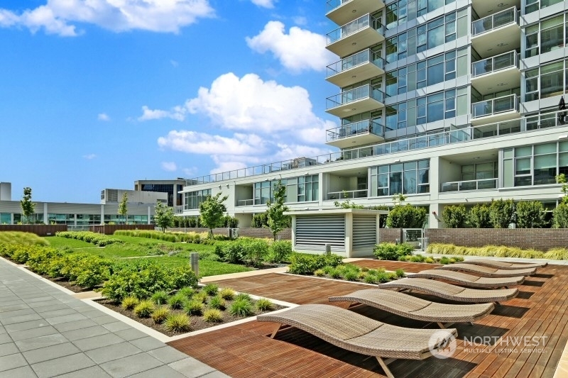 Property Photo:  588 Bell Street 2904S  WA 98121 