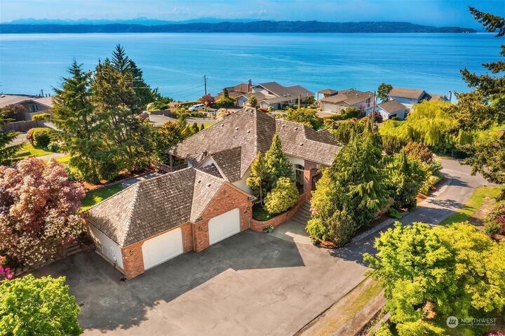 Property Photo:  1415 SW 296th Street  WA 98023 