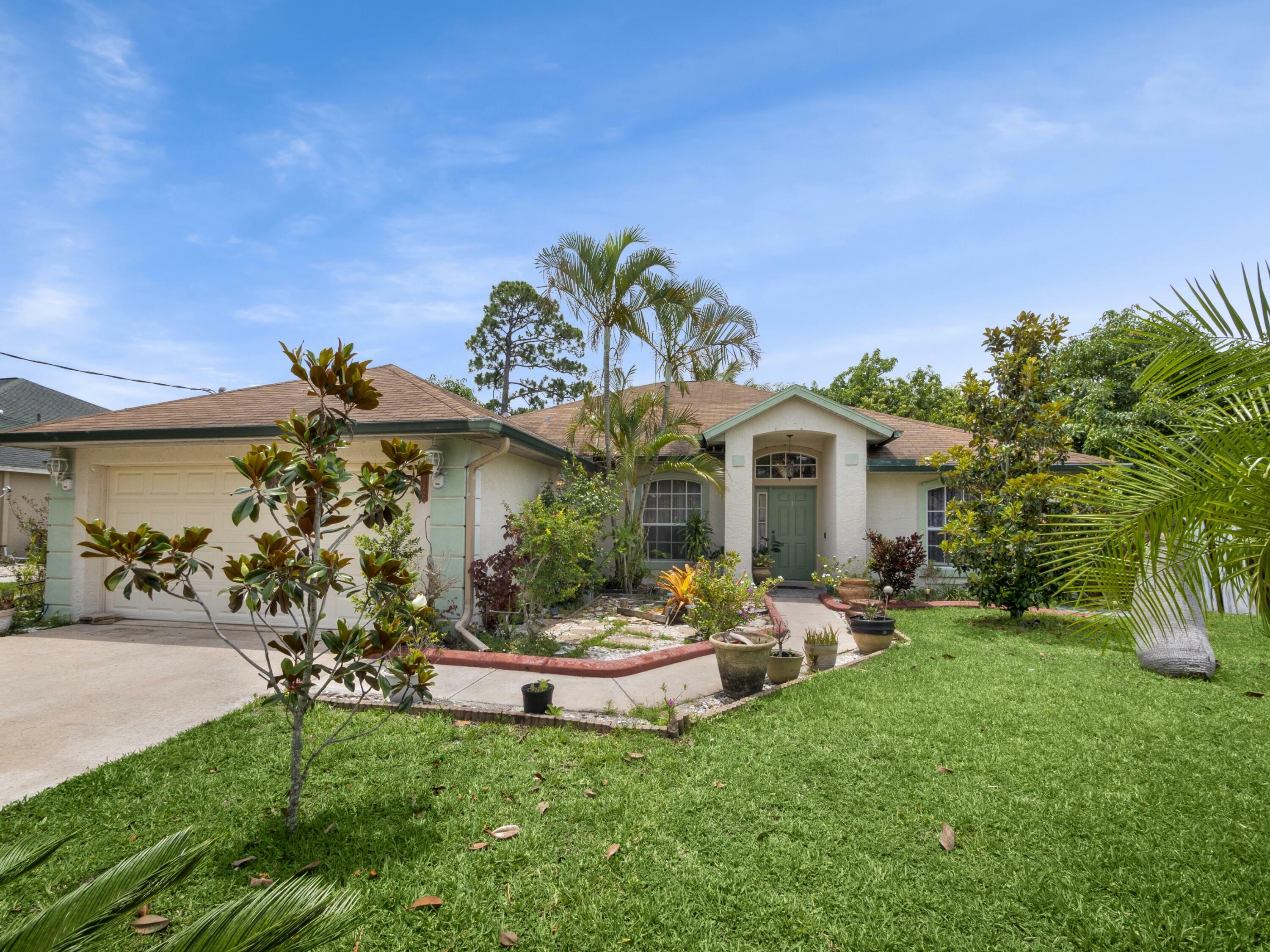 Property Photo: 1582 SW Latshaw Avenue FL 34953